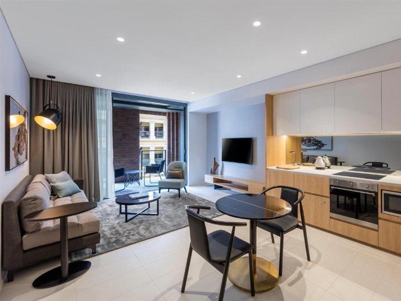 Skye Suites Sydney Esterno foto A typical apartment at The Standard
