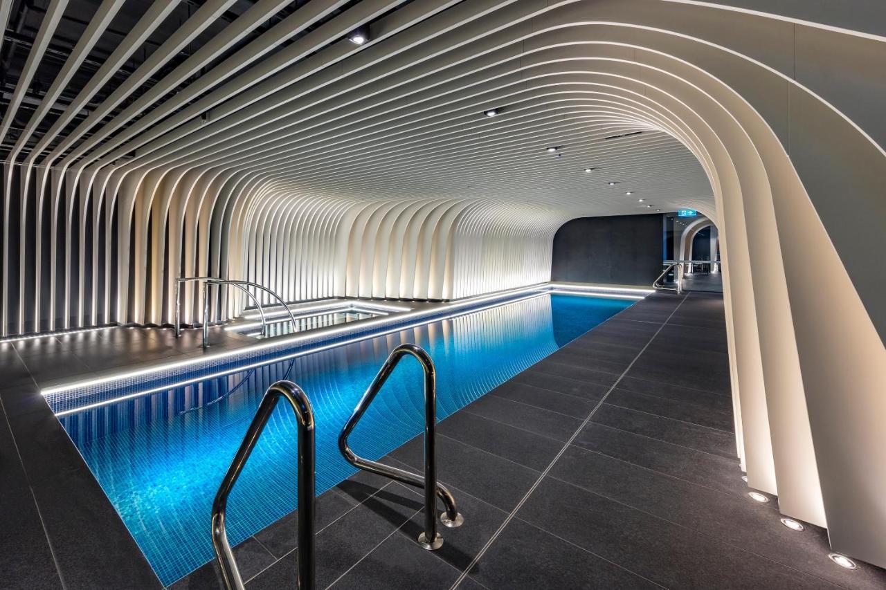Skye Suites Sydney Esterno foto The pool at The Standard London